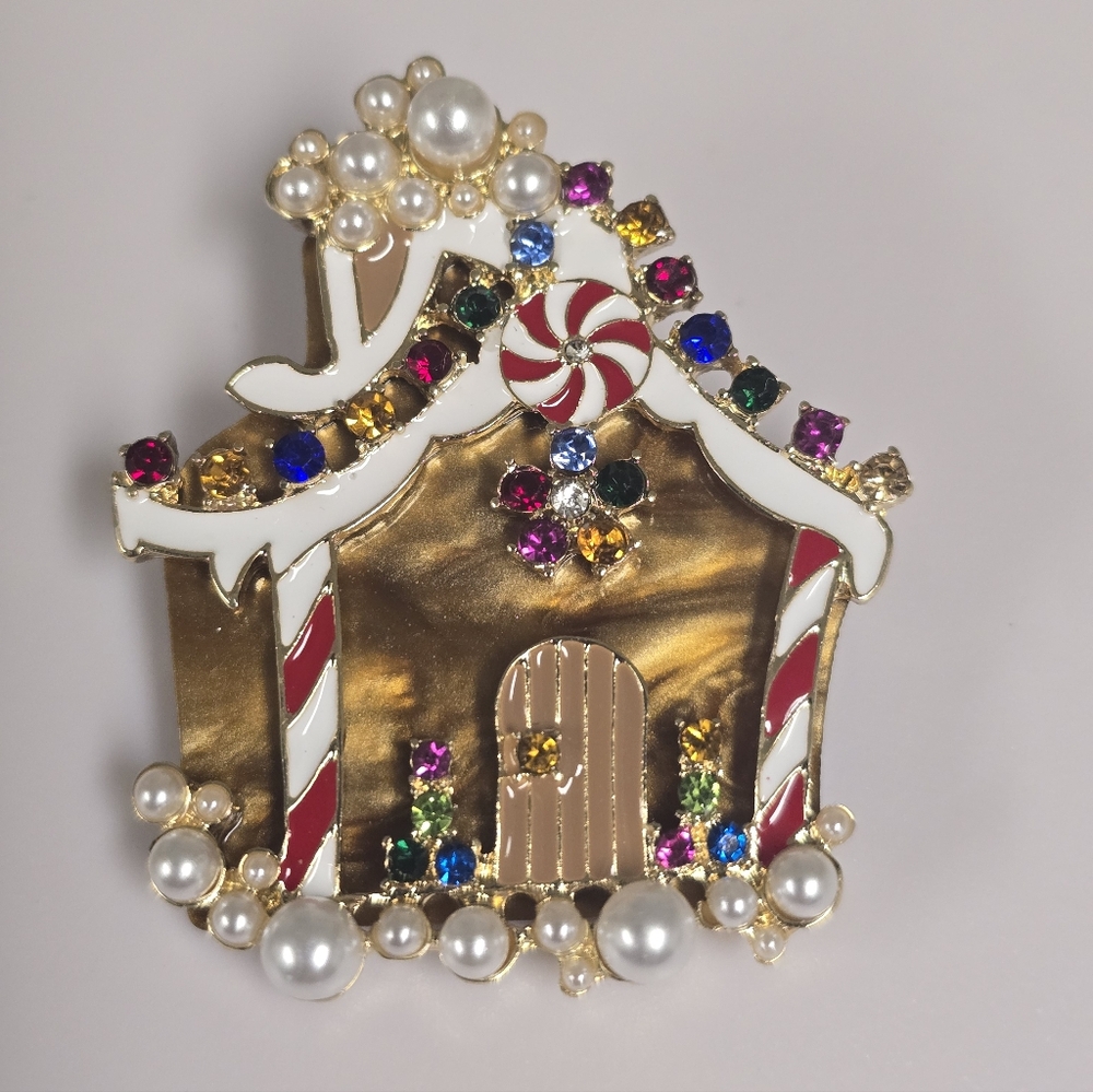 🆕️🎄🍬ENAMELED GINGERBREAD HOUSE CHRISTMAS BROOCH PIN🍬🎄